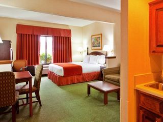 Фото отеля Holiday Inn Express & Suites Paducah West, an IHG Hotel