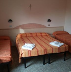 NearBy Hotel