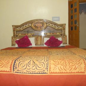 NearBy Hotel