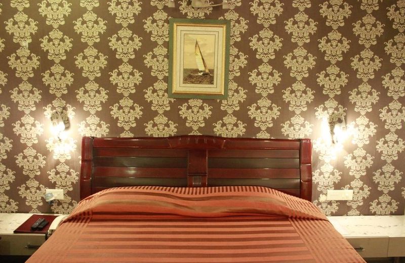 Collection O 2356 Hotel Gian Residency