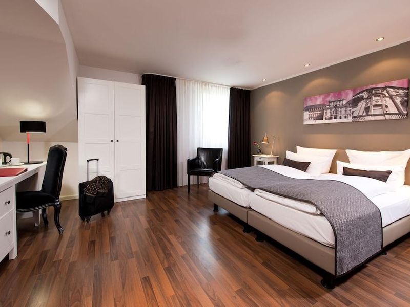 Hotel Photo 6