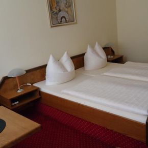 NearBy Hotel