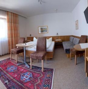 NearBy Hotel