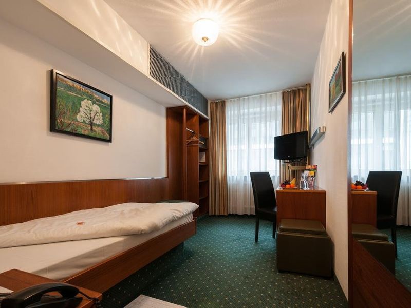 Hotel Photo 1