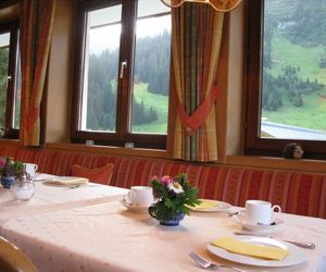 Pension Schneerose Lech Austria