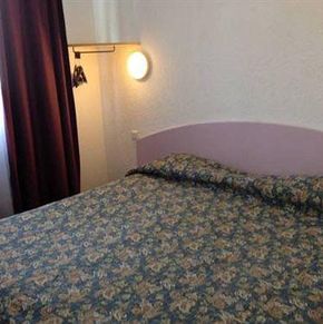 NearBy Hotel