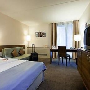 NearBy Hotel