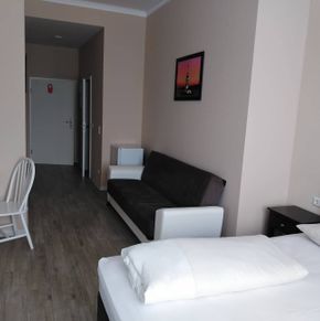 NearBy Hotel
