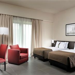 NearBy Hotel