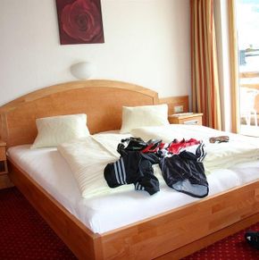 NearBy Hotel
