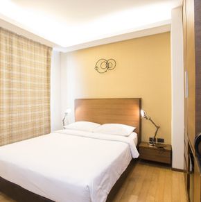 NearBy Hotel