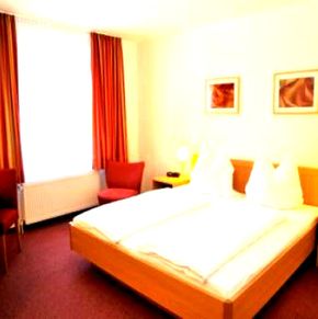 NearBy Hotel