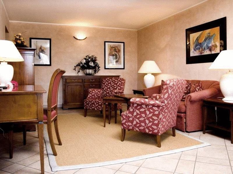 Hotel Photo 6