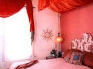 RED VICTORIAN BED AND BREAKFAST