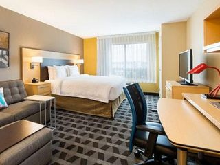 Фото отеля TownePlace Suites by Marriott Red Deer