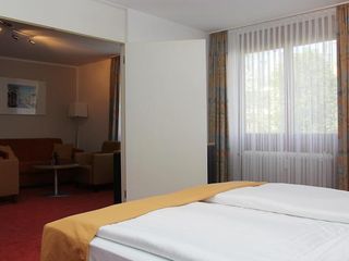Фото отеля Hotel Gästehaus Forum am Westkreuz