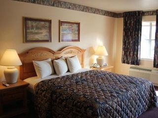 Hotel pic Lakeside Inn & Suites