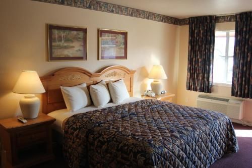 Photo of Lakeside Inn & Suites