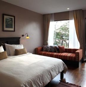 NearBy Hotel