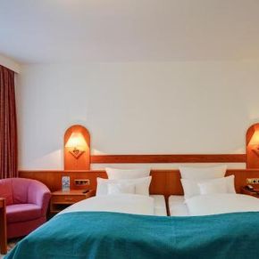 NearBy Hotel