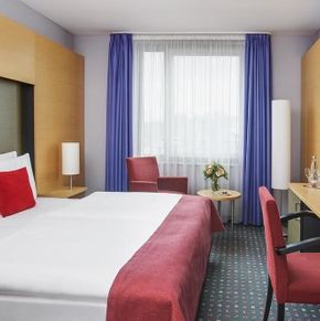 NearBy Hotel