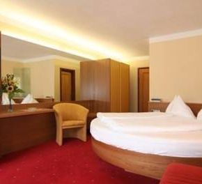 NearBy Hotel