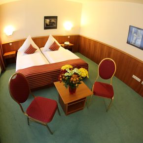 NearBy Hotel