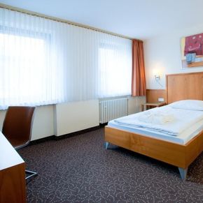 NearBy Hotel