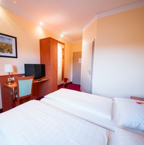 NearBy Hotel