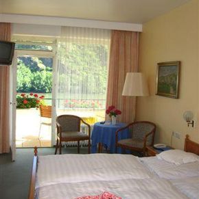 NearBy Hotel