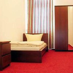 NearBy Hotel
