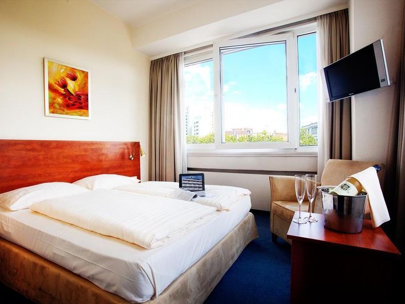 Hotel Photo 1
