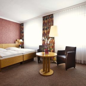 NearBy Hotel