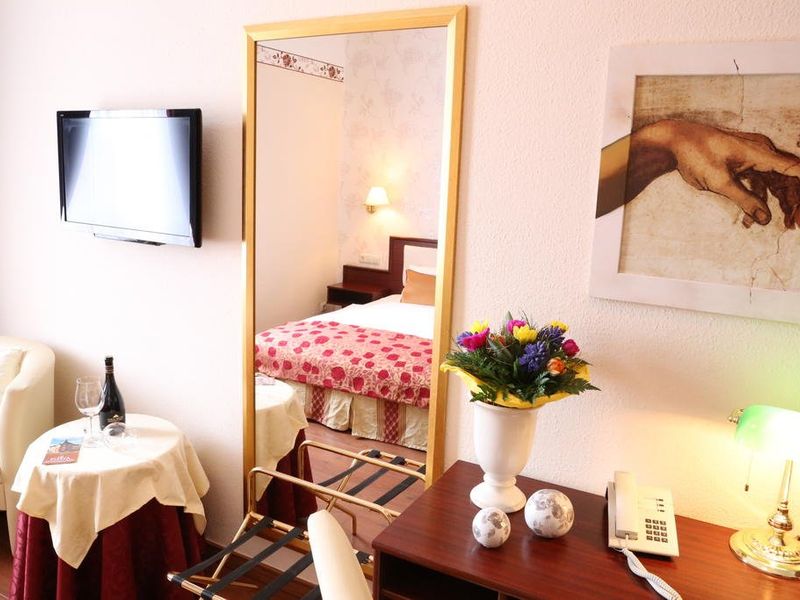 Hotel Photo 1
