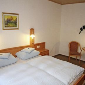 NearBy Hotel