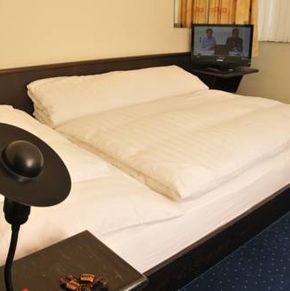 NearBy Hotel