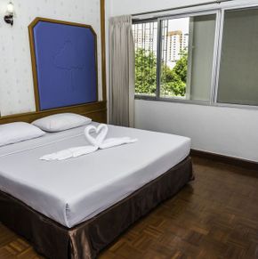 NearBy Hotel