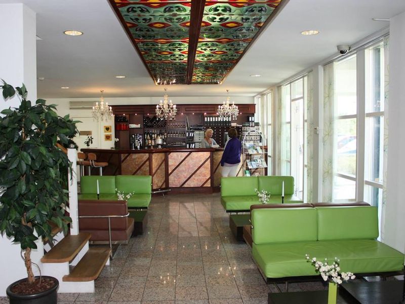 Hotel Photo 9
