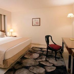 NearBy Hotel