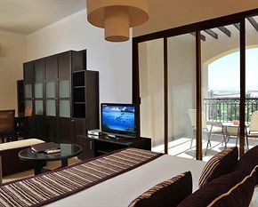 NearBy Hotel