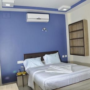 NearBy Hotel