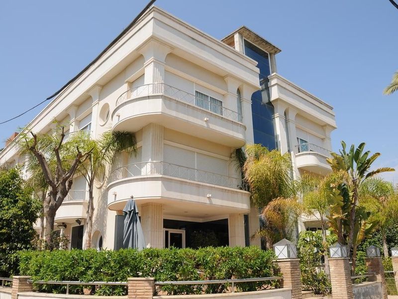 Hotel Photo 1
