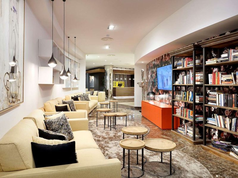 Hotel Photo 12