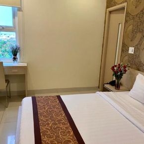 NearBy Hotel