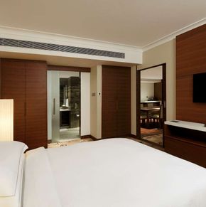 NearBy Hotel