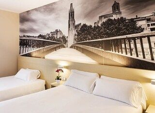 Фото отеля B&B Hotel Girona 3 (ех. Holiday Inn Express Girona)