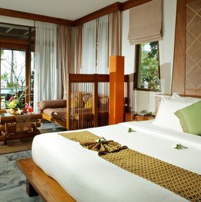NearBy Hotel