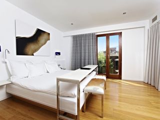 Petit Palace Hotel Tres