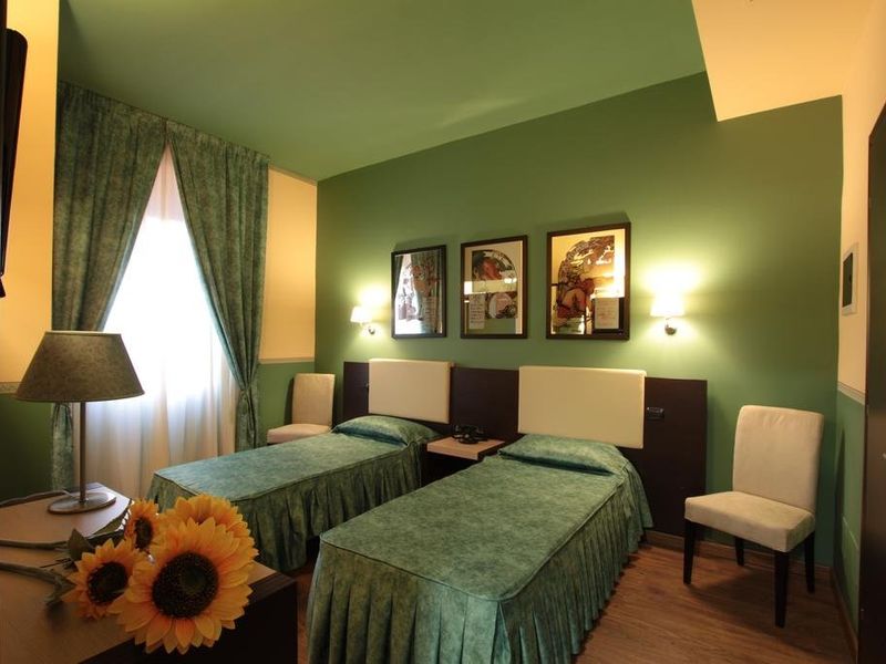 Hotel Photo 1