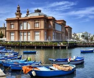 Simpson Rooms Bari Italy